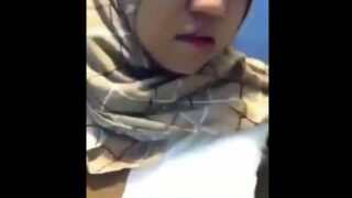 Hijab Cantik Main Sendiri Di Kamar Mandi